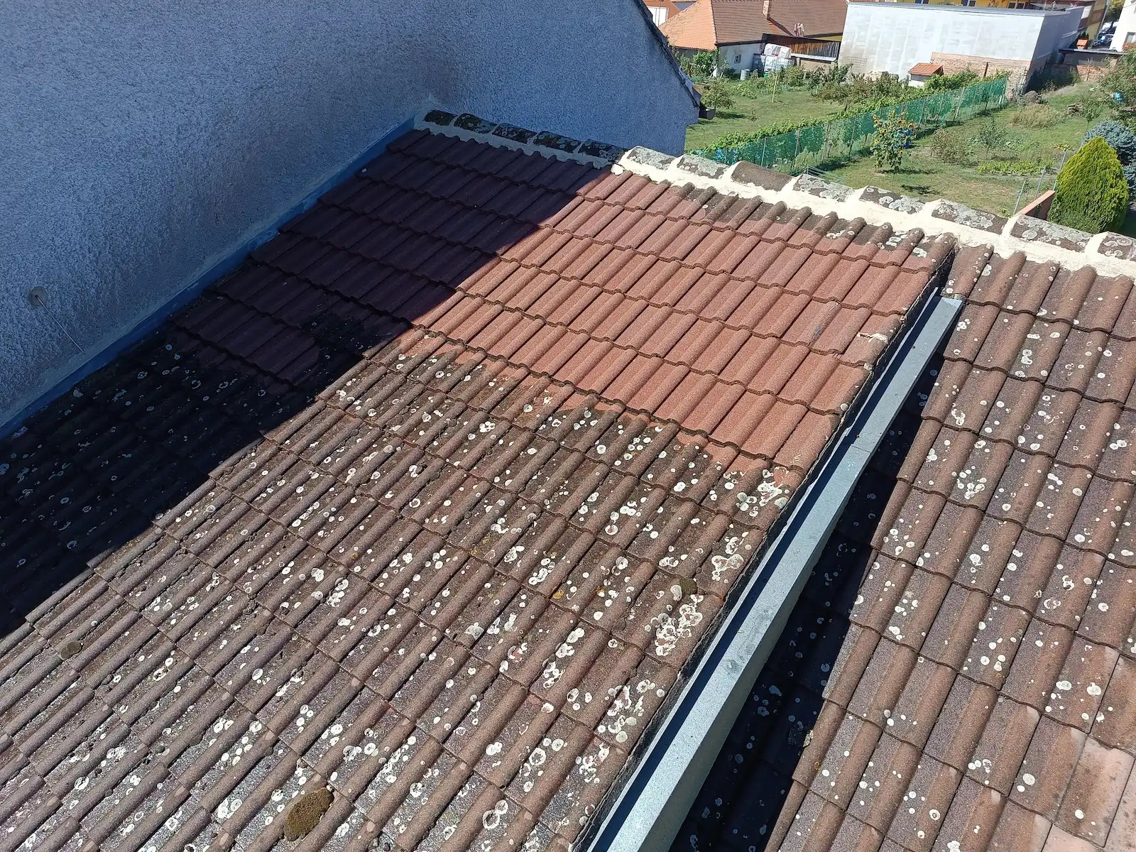 Čištění / mytí střechy - betonové tašky